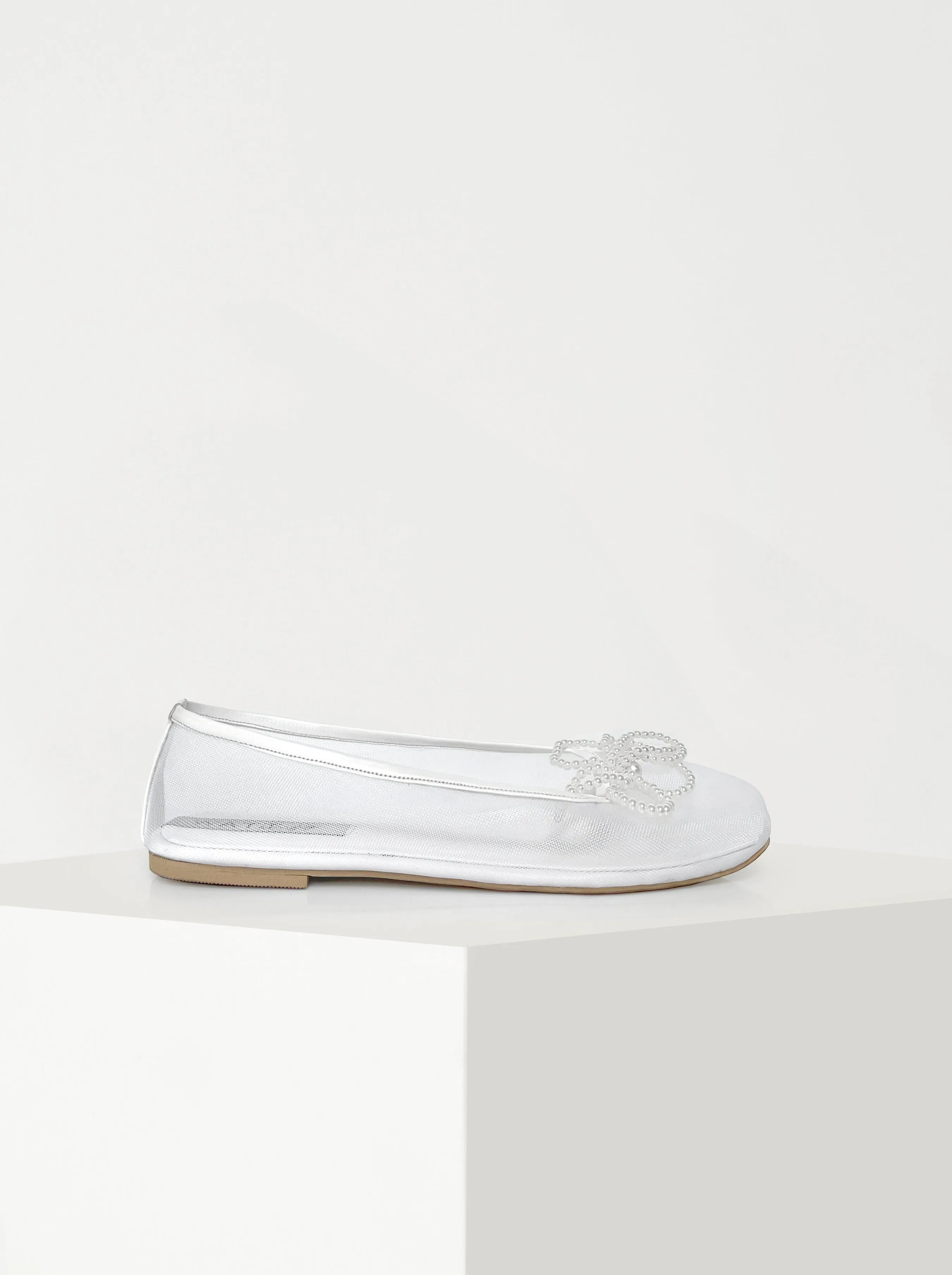Hydra Flats In White