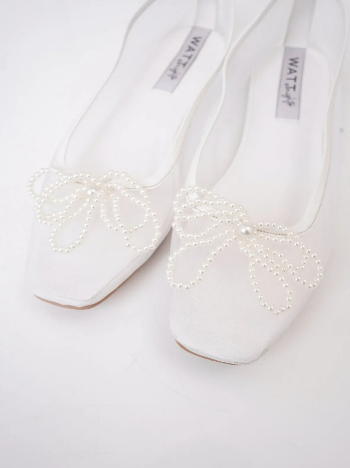 Hydra Flats In White