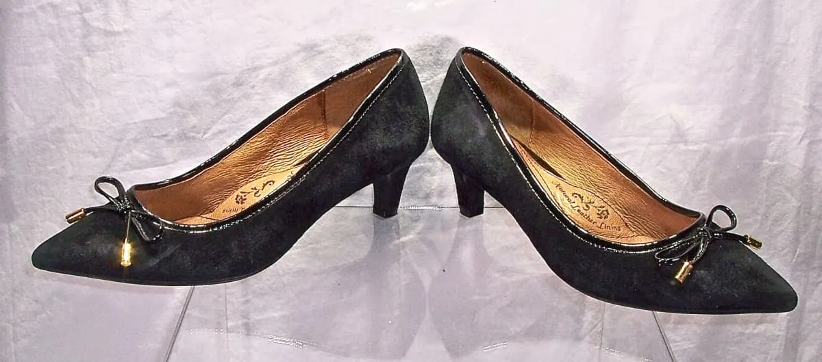 SOFFT Women's •Annabeth•  Kitten Heel Pump - Black Suede - Size 6.5M