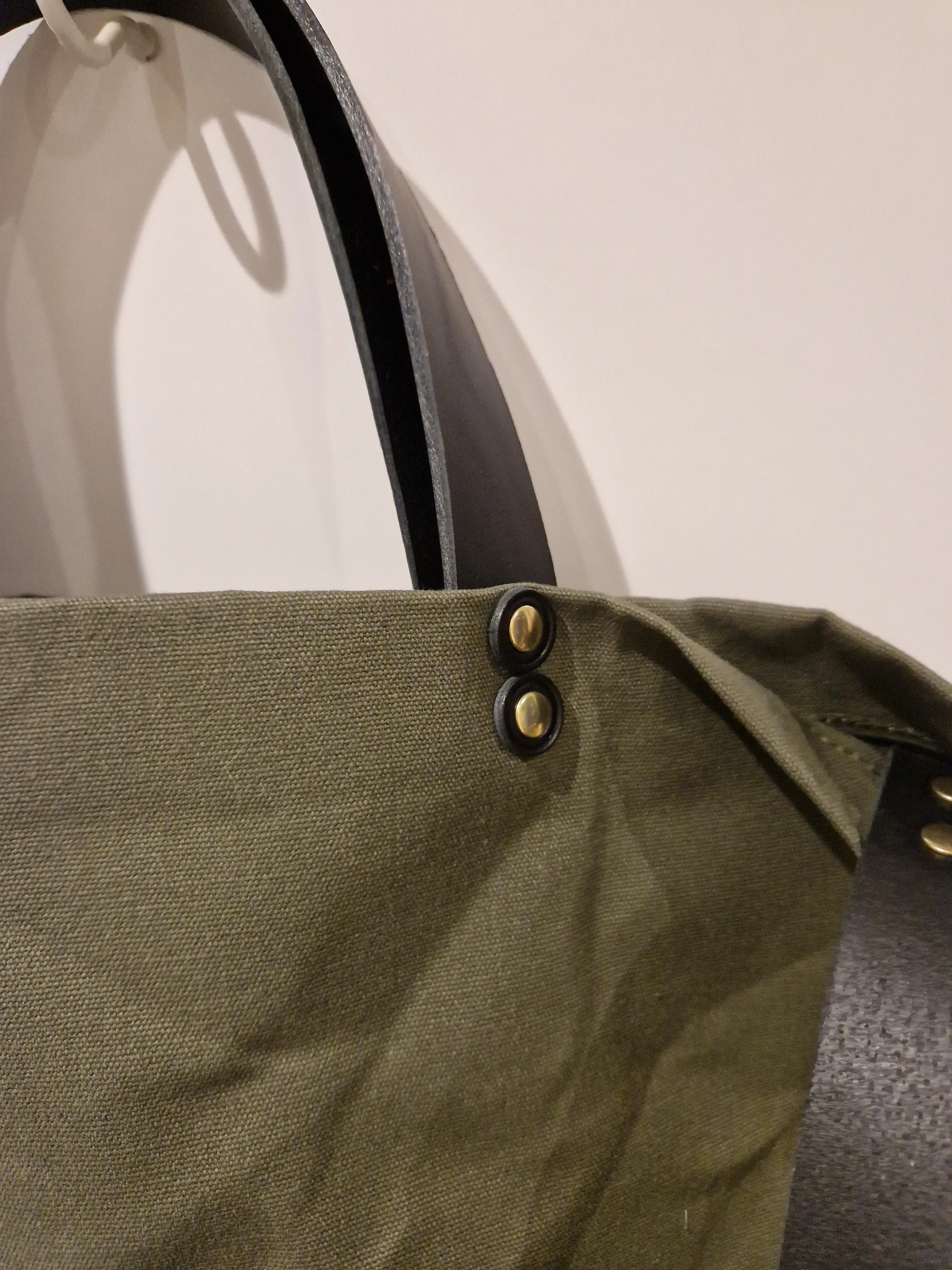 TOTELY CANVAS CROSSBODY satchel in Olive Green