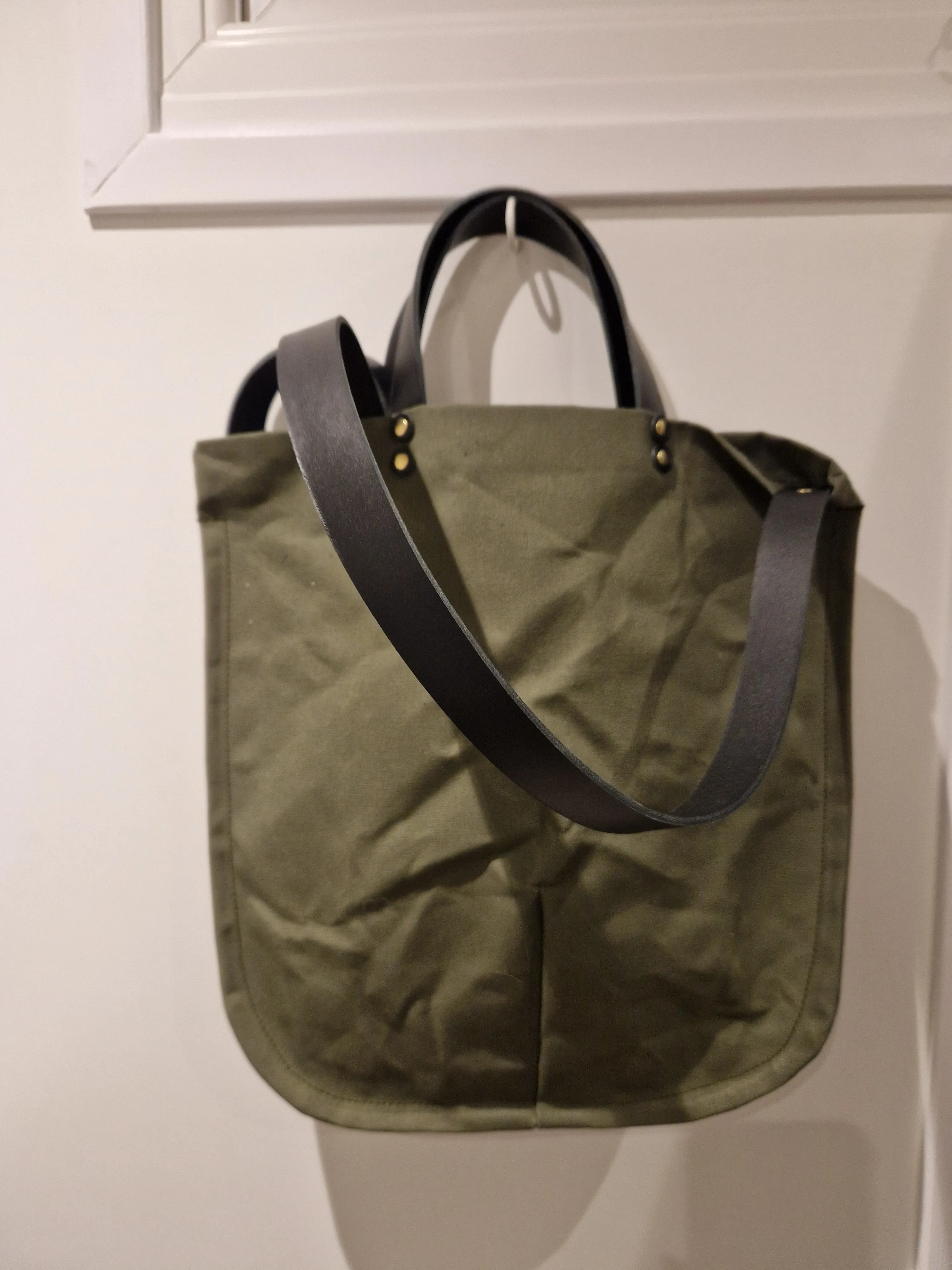 TOTELY CANVAS CROSSBODY satchel in Olive Green